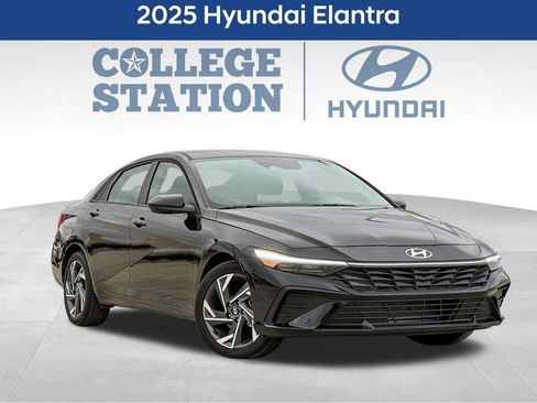 Used 2025 Hyundai Elantra Sport w/ Cargo Package FWD image 3