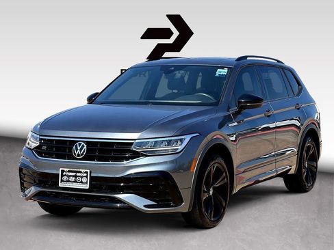 Certified 2023 Volkswagen Tiguan SE R-Line FWD image 4