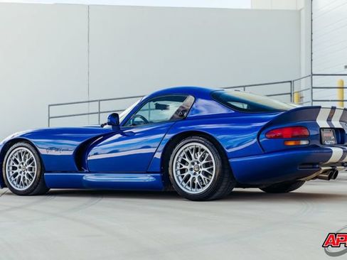 Used 1997 Dodge Viper GTS RWD image 3