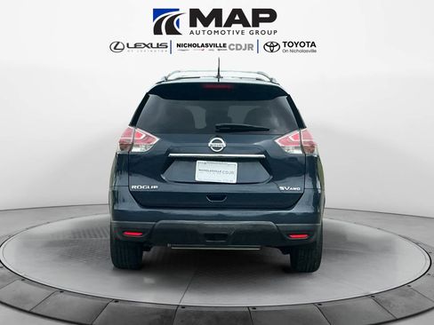 Used 2015 Nissan Rogue SV w/ SV Moonroof Package AWD/4WD image 4