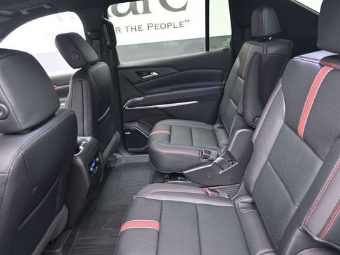 New 2026 Chevrolet Traverse RS w/ LPO, Floor Liner Package image 10