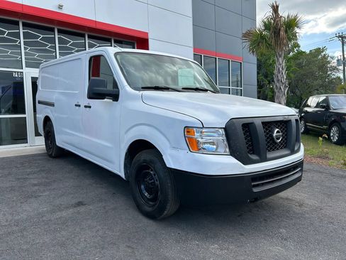 Used 2017 Nissan NV 2500 S RWD image 3