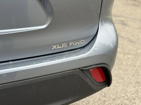 Certified 2022 Toyota Highlander XLE image 47