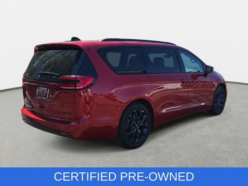 Used 2025 Chrysler Pacifica Limited image 5