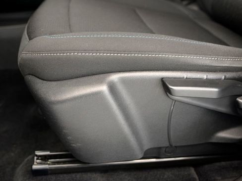 Certified 2025 Chevrolet Equinox EV LT image 16