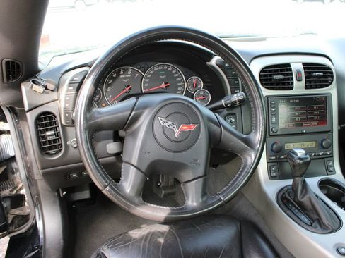 Used 2005 Chevrolet Corvette Coupe w/ Preferred Equipment Group RWD image 7