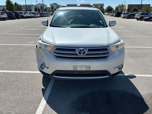 Used 2013 Toyota Highlander Plus FWD image 8