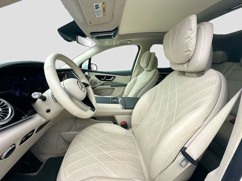 Used 2023 Mercedes-Benz EQS 580 4MATIC SUV w/ Exclusive Trim Package image 22