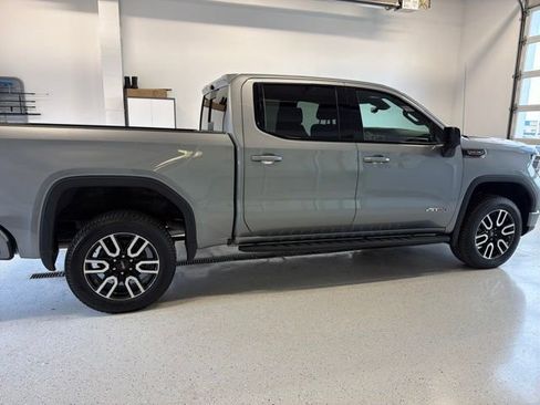 Used 2024 GMC Sierra 1500 AT4 w/ Technology Package AWD/4WD image 13