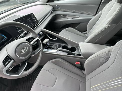 Used 2025 Hyundai Elantra Sport image 20