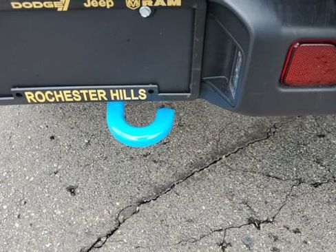 Certified 2023 Jeep Wrangler Unlimited Sahara w/ Cold Weather Group image 28