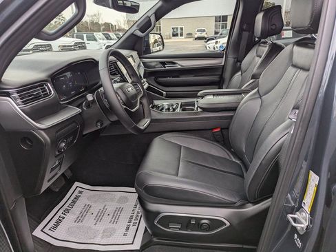 Used 2025 Jeep Wagoneer Series II image 13