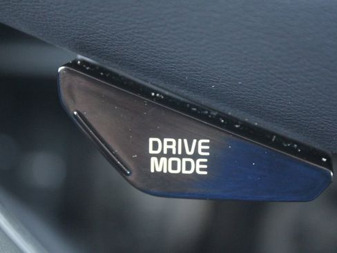 Used 2025 Kia Niro LX image 26