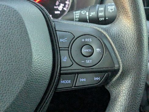 Used 2021 Toyota RAV4 XLE image 5