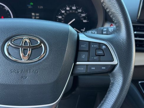 Used 2023 Toyota Sienna XLE image 26