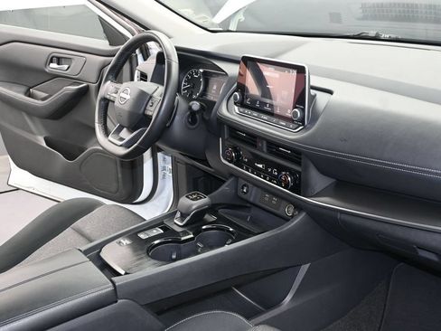 Used 2025 Nissan Rogue SV FWD image 30