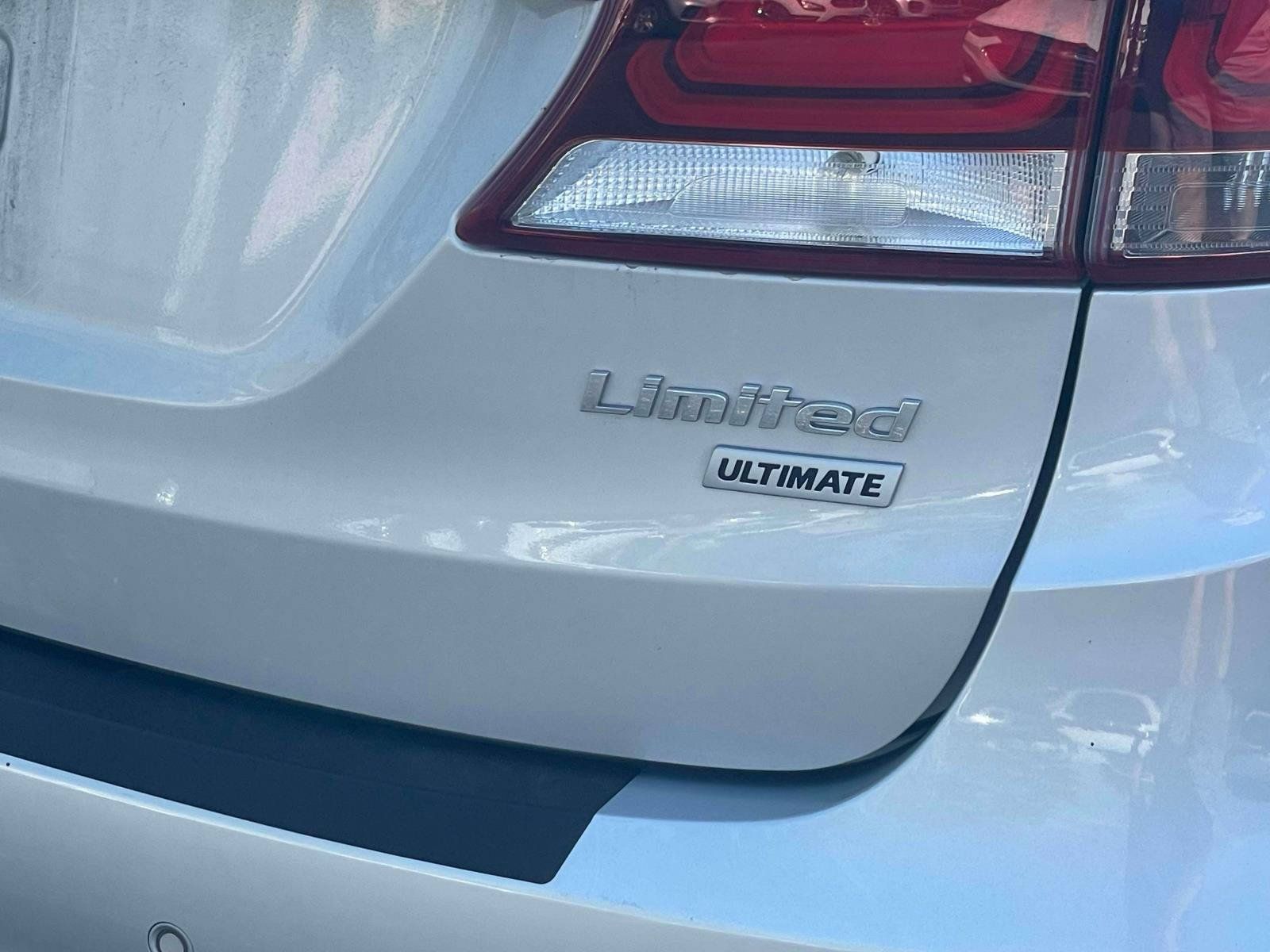 Used 2018 Hyundai Santa Fe Limited FWD image 8