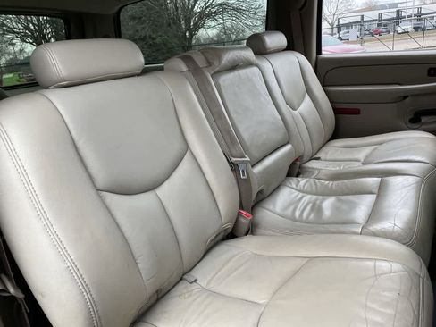 Used 2005 Chevrolet Suburban LT w/ Preferred Equipment Group image 15