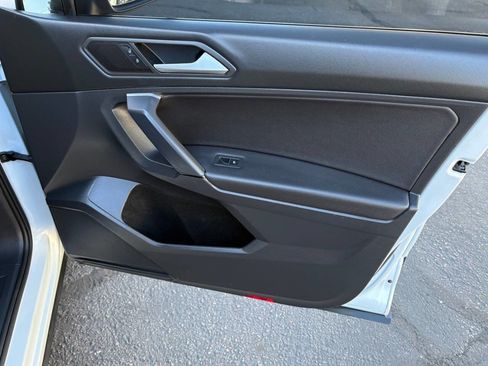 Used 2019 Volkswagen Tiguan SE image 34