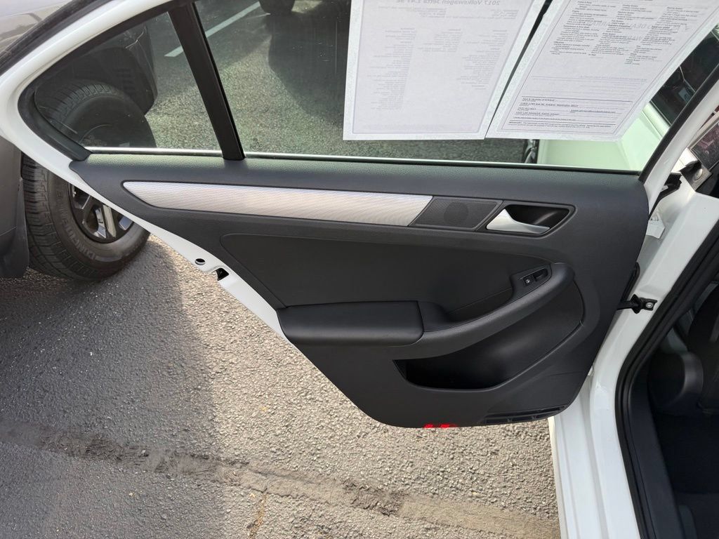Used 2017 Volkswagen Jetta SE FWD image 14