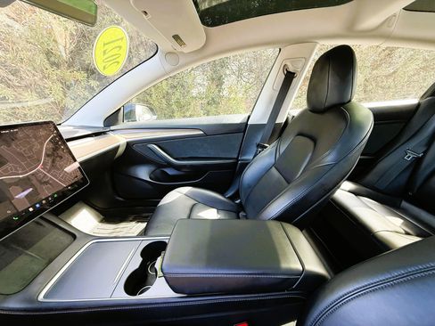 Used 2021 Tesla Model 3 Standard Range Plus image 2