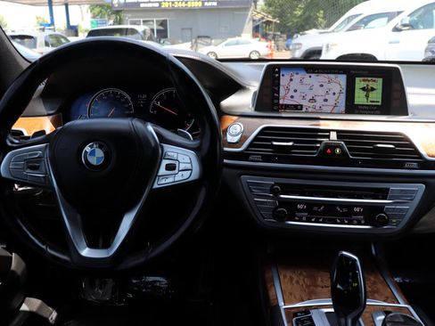 Used 2018 BMW 740i xDrive 740i xDrive Sedan image 17