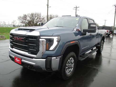 Used 2025 GMC Sierra 3500 Pro w/ Convenience Package image 11