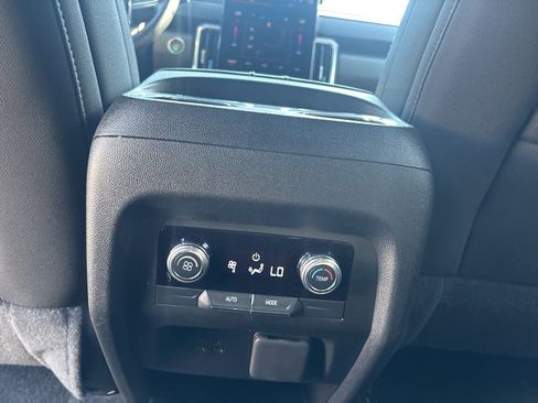 Used 2025 GMC Acadia Elevation image 27