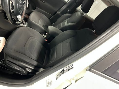 Used 2020 Jeep Renegade Latitude w/ Cold Weather Group image 11