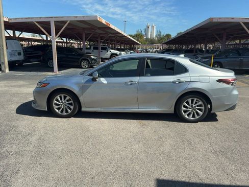 Used 2022 Toyota Camry LE image 6