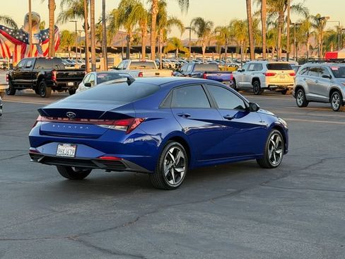 Used 2023 Hyundai Elantra SEL w/ Convenience Package FWD image 5