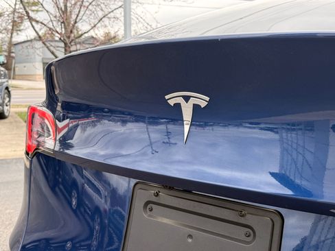 Used 2021 Tesla Model Y Long Range image 9