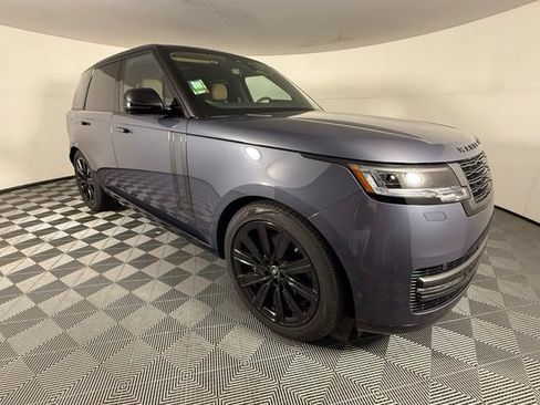 Used 2025 Land Rover Range Rover SE AWD/4WD image 9