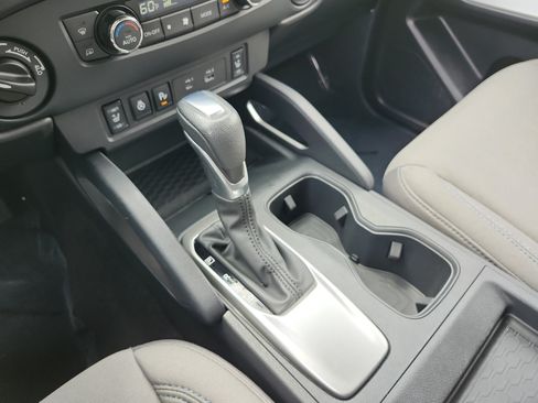 Used 2022 Nissan Frontier SV AWD/4WD image 22