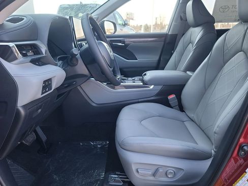 New 2026 Toyota Highlander Platinum image 30