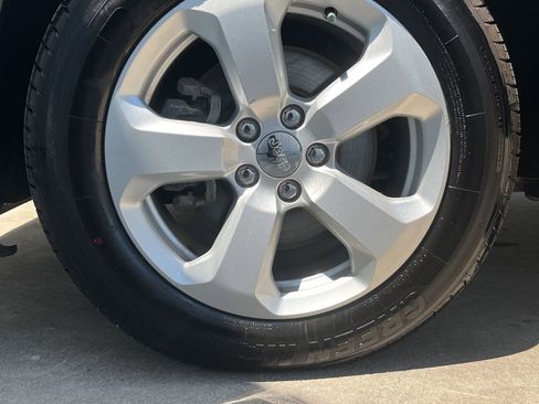 Used 2019 Jeep Compass Latitude FWD image 25
