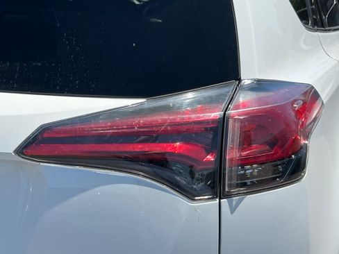 Used 2017 Toyota RAV4 XLE w/ Convenience Package AWD/4WD image 18