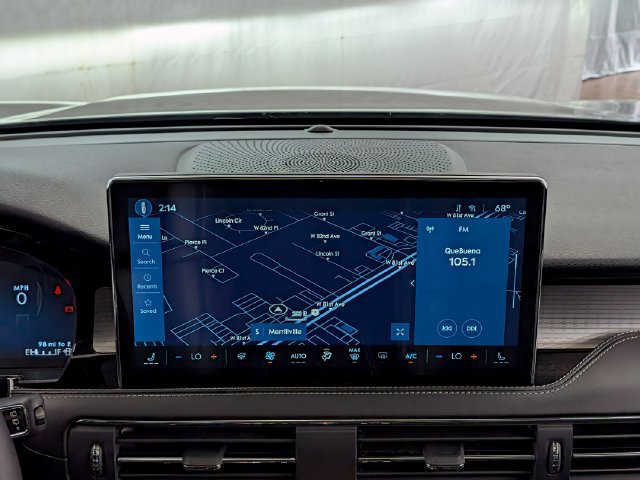 Certified 2025 Lincoln Corsair AWD w/ Equipment Group 101A image 27