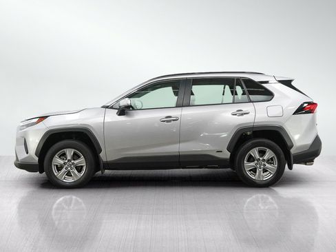 Used 2022 Toyota RAV4 XLE w/ Convenience Package AWD/4WD image 2