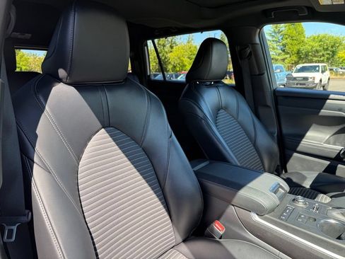 Used 2022 Toyota Highlander XSE AWD/4WD image 22