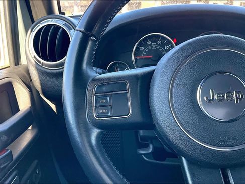 Used 2015 Jeep Wrangler Unlimited Sahara image 23