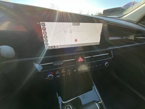 Used 2023 Kia Niro EX image 24