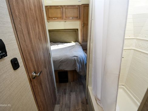 Used 2018 Chevrolet Express 4500 w/ RV Package image 7