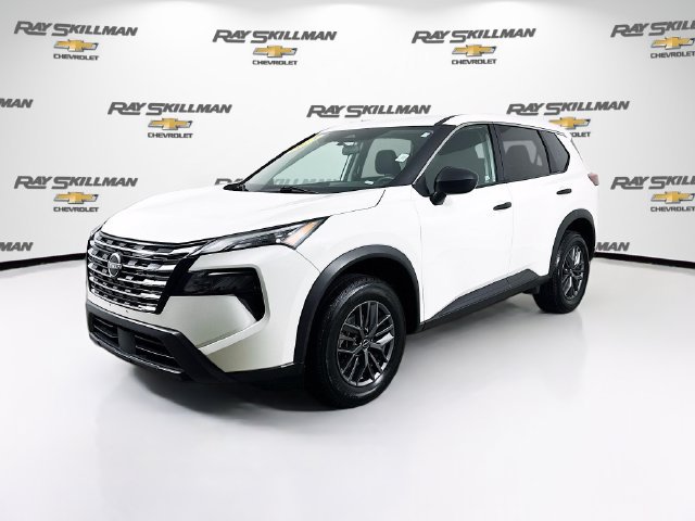 Used 2024 Nissan Rogue S FWD image 3