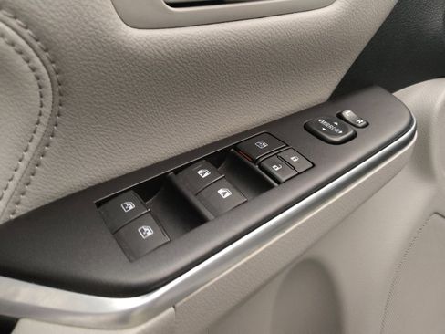 Used 2017 Toyota Camry XLE w/ Moonroof Package image 27