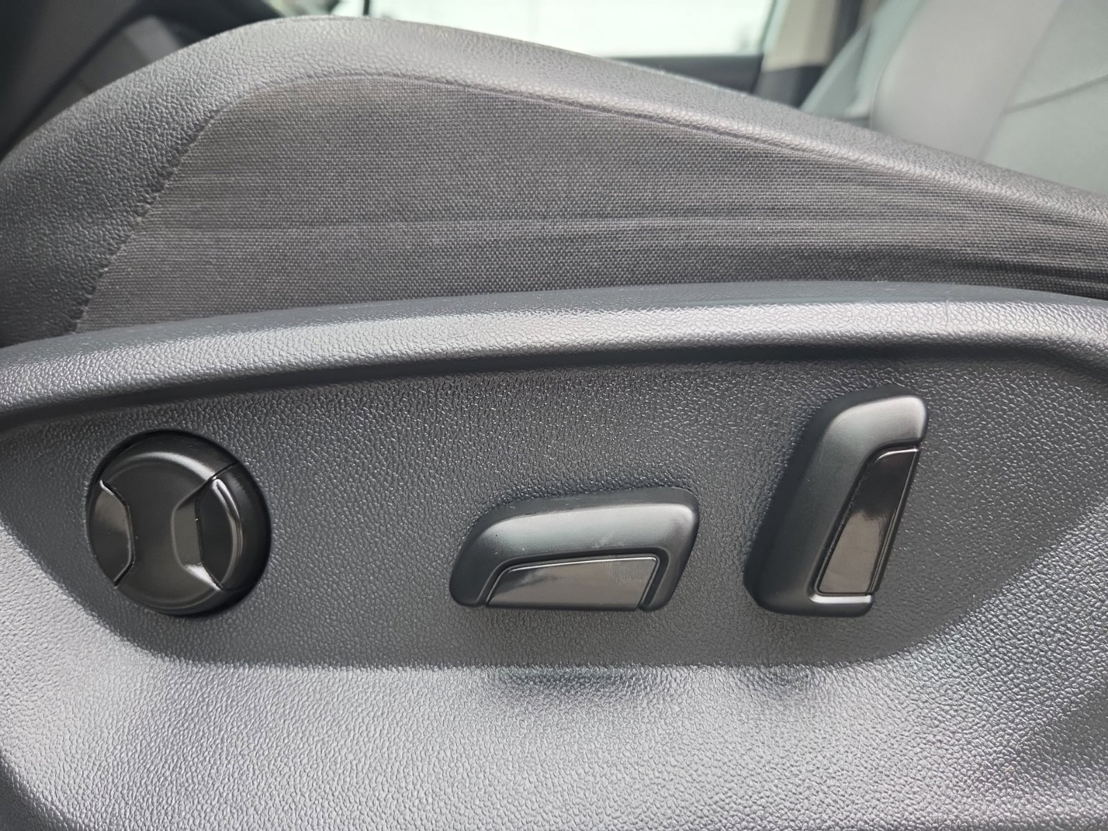 Used 2020 Volkswagen Tiguan SE w/ Panoramic Sunroof Package AWD/4WD image 19