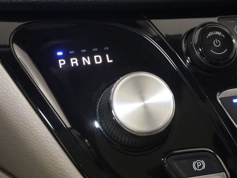 Used 2021 Chrysler Pacifica Limited AWD/4WD image 7