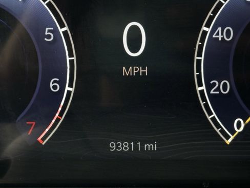 Used 2023 Jeep Grand Cherokee L Laredo image 16