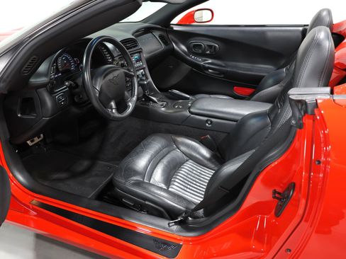 Used 2004 Chevrolet Corvette Convertible w/ Preferred Equipment Group RWD image 68