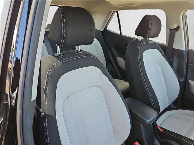 Used 2023 Hyundai Venue SEL FWD image 17